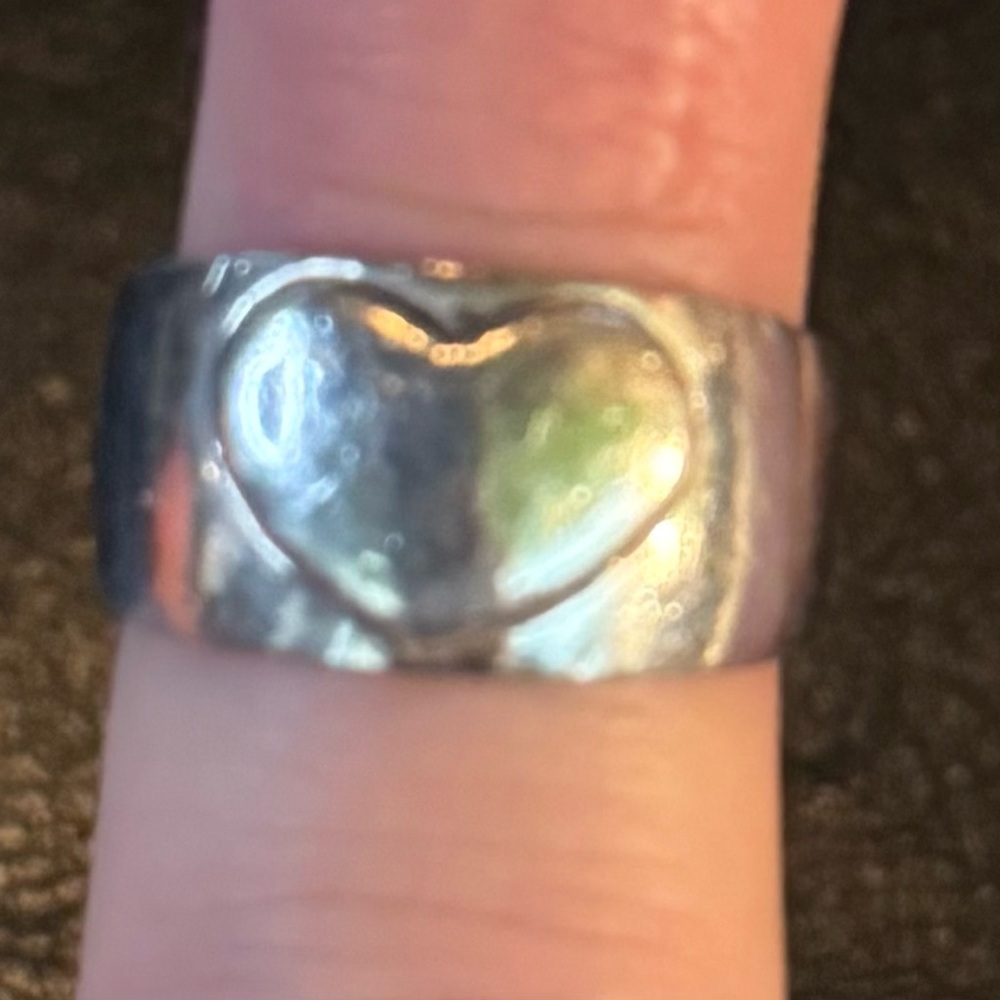(Clearance)LA Sterling Silver puffy “Follow Your Heart”Ring Sz6.25 ring. 8 grams - Picture 6 of 6